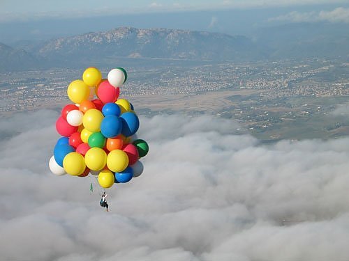 Bóng bay có khí Helium có tăng cao hơn so với bóng bay chứa khí Oxy không?